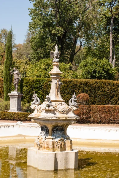 Antique statue in park of Queluz — Stock Photo, Image