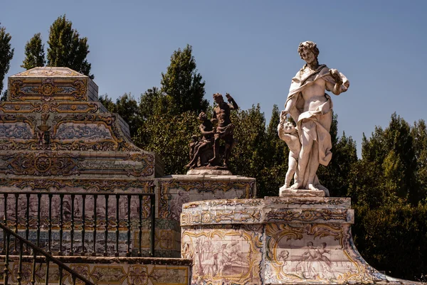 Античная статуя в парке Келуц — стоковое фото