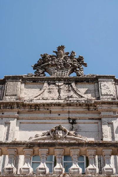 Estatua antigua en el parque de Queluz — Foto de Stock