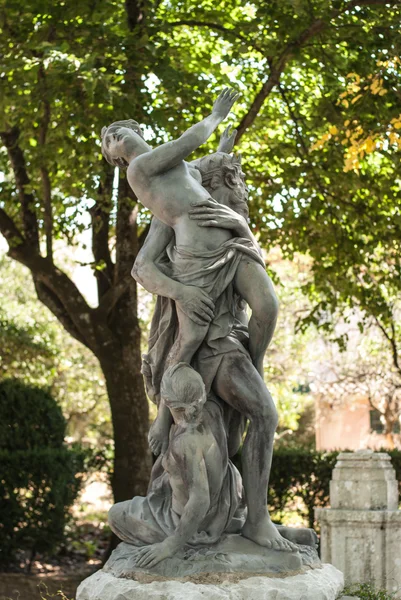 Estatua antigua en el parque de Queluz —  Fotos de Stock