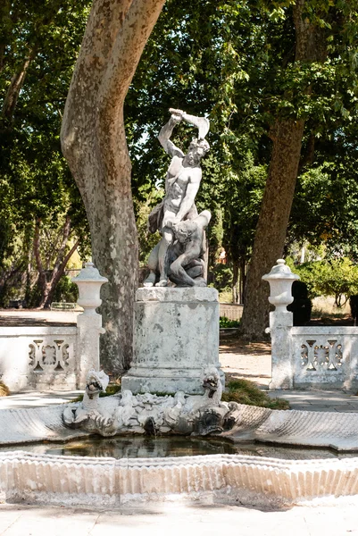 Starodawny statua w parku Sintra — Zdjęcie stockowe