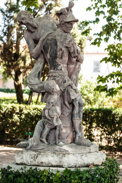 Statua antica nel parco di Queluz — Foto Stock