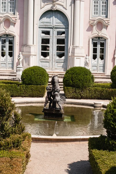 Starodawny statua w parku Sintra — Zdjęcie stockowe