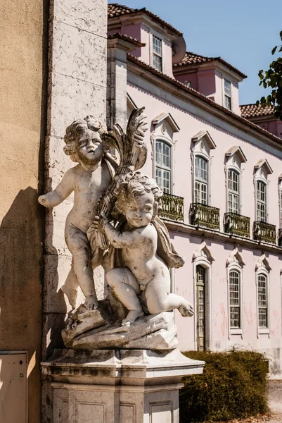 Starodawny statua w parku Sintra — Zdjęcie stockowe