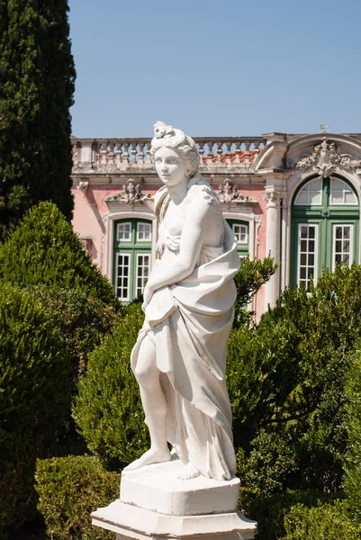 Estatua antigua en el parque de Queluz — Foto de Stock