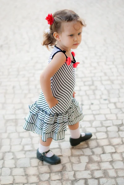 The baby girl walking alone in street — Stock Photo, Image