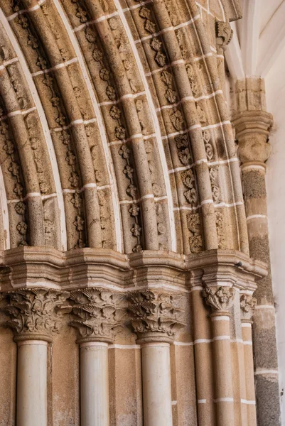 Fachada de iglesia en Evora — Foto de Stock