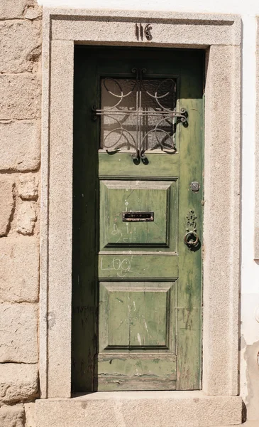Дверь в Эворе — стоковое фото