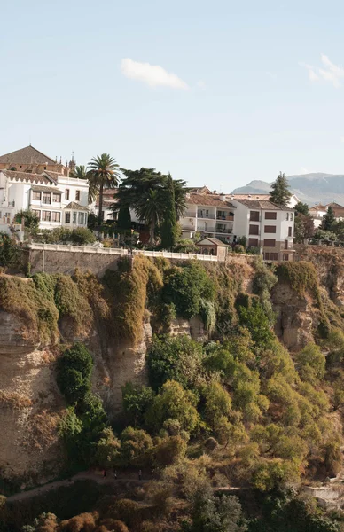 White spanish buildings built on the cliffs edge at Ronda, Spain — Stock Photo, Image