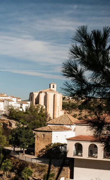 Setenil de las bodegas jest jednym z pueblos blancos (biały vill — Zdjęcie stockowe