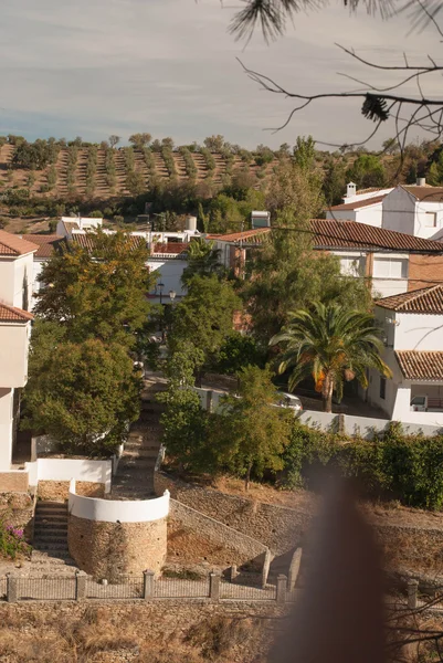 Setenil de las bodegas is één van de pueblos blancos (witte vill — Stockfoto