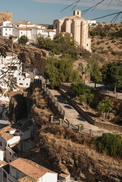 Setenil de las bodegas jest jednym z pueblos blancos (biały vill — Zdjęcie stockowe