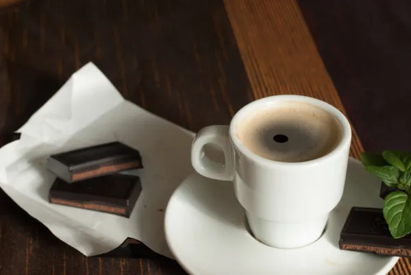Cup of coffee with chocolate — Stock Photo, Image