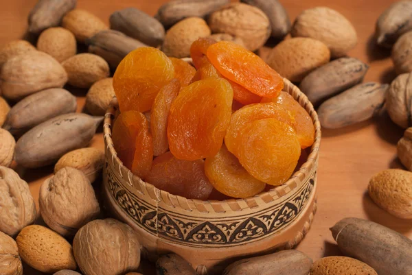 Nueces y frutos secos —  Fotos de Stock