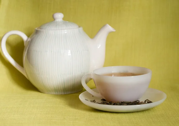 White cup of tea and teapot — Stock Photo, Image