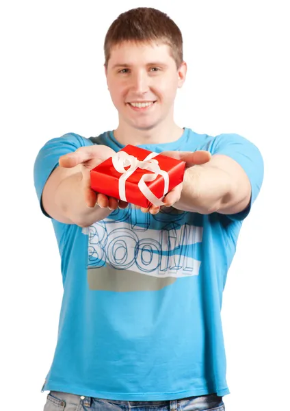 L'uomo fa un regalo. Concentrati sul regalo — Foto Stock