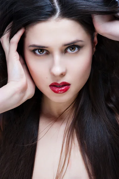 Portrait of sexy brunette with red lips — Stockfoto