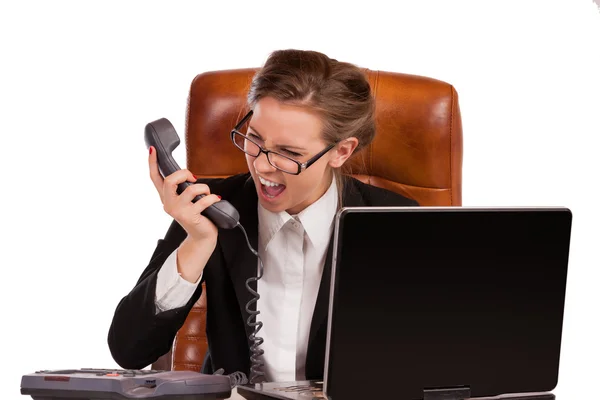 Biuro rage serii - kobieta otrzymała złe wiadomości przez telefon i krzyczy w wściekłość — Zdjęcie stockowe
