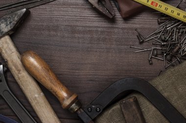 ahşap zemin üzerinde İnşaat aletleri