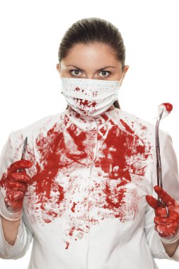 kadın cerrah neşter ve forseps ameliyattan sonra