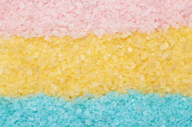 Mavi, sarı ve pembe aromalı banyo tuzu