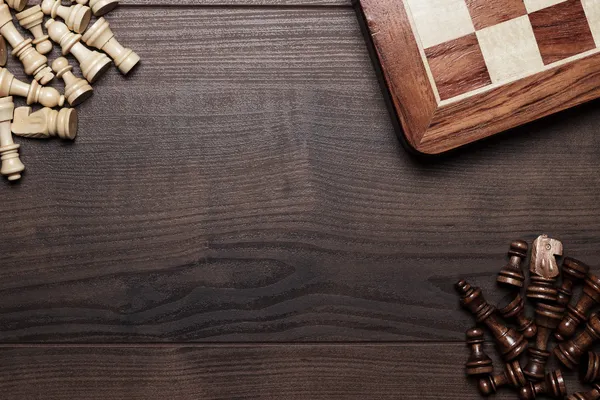 satranç tahtası ve bazı rakamları üzerinden woden arka plan