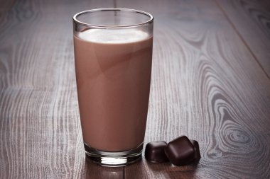 çikolatalı milkshake bardak