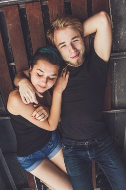 sevgi dolu mutlu bir çift tekne