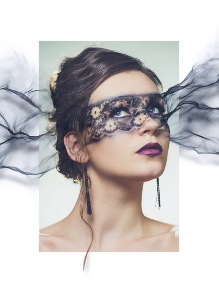 Gestileerde portret van jonge elegante vrouw met make-up masker — Stockfoto