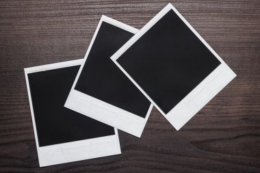 kahverengi ahşap masa arka plan üzerinde eski fotoğraflar