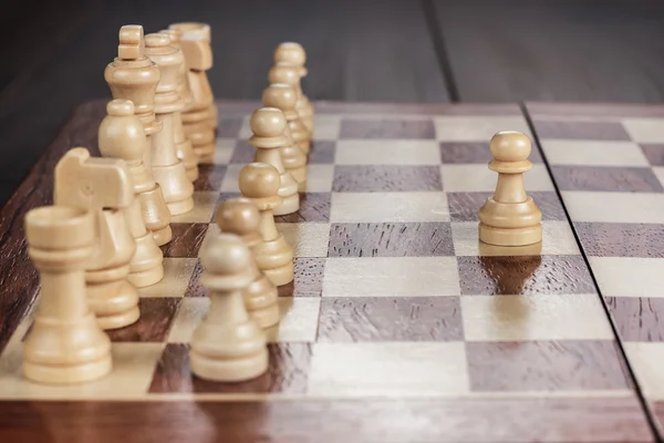 チェス盤の上のチェスのリーダーシップの概念 — ストック写真