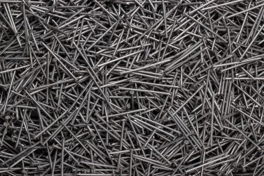 tablodaki çok sayıda çivi