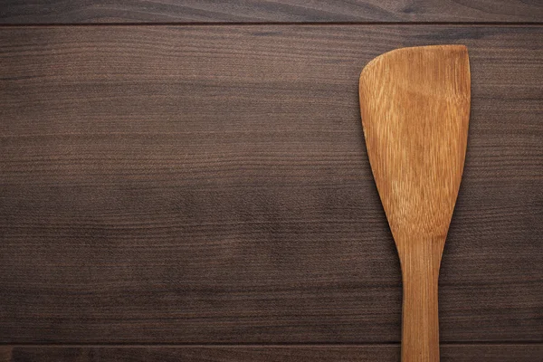 Spatule en bois sur la table brune — Photo