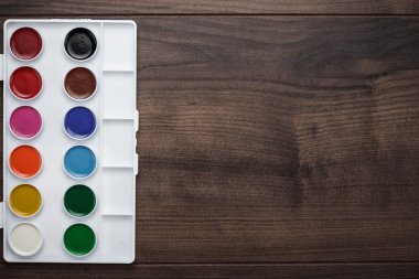 Palet boya ve fırça tablo