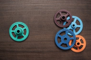 Sistem kaçış concept ahşap zemin üzerinde