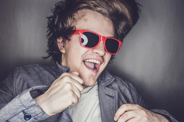 Closeup portrait of a casual young man with sunglasses — Stock Photo, Image