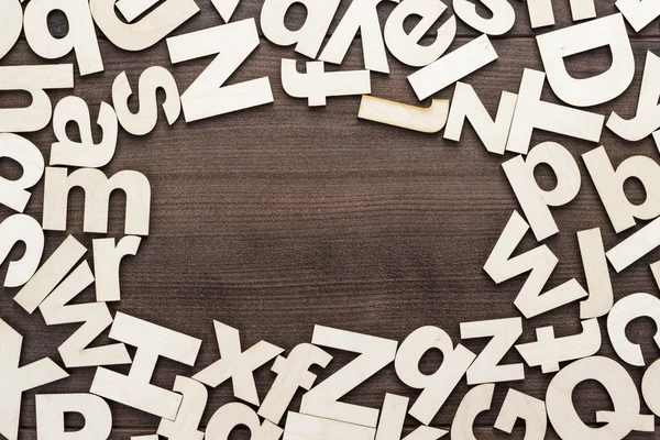 Mayúsculas y minúsculas letras de madera de fondo — Foto de Stock