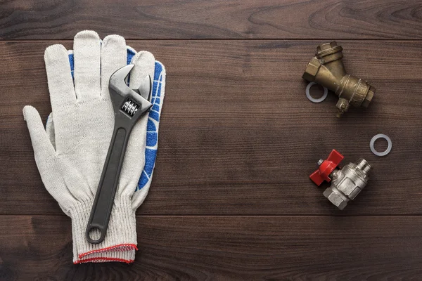 Adjustable wrench gloves and pipes — Stock Photo, Image