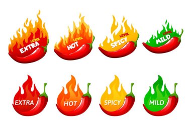 Acı baharatlı etiketler, kırmızı, sarı, turuncu ve yeşil alevlerle kırmızı biber, arnavut biberi veya jalapeno. Ekstra, baharatlı, acı ve hafif soslu ya da aperatifli, lezzetli yiyecek ölçeği amblemleri.