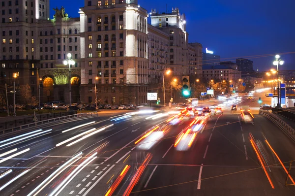 Tráfego noturno — Fotografia de Stock