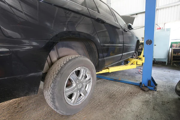 Un garaje de reparación de coches — Foto de Stock