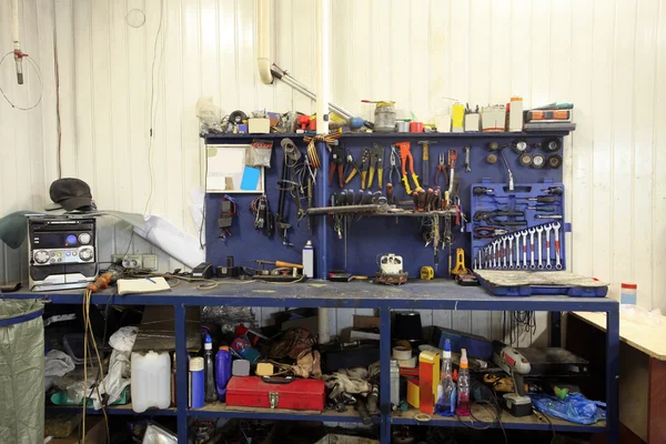 Uma garagem de reparação — Fotografia de Stock