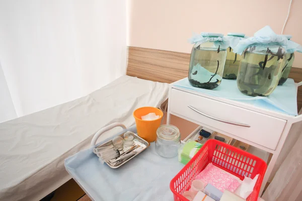 医療可動ベッドサイド テーブル — ストック写真