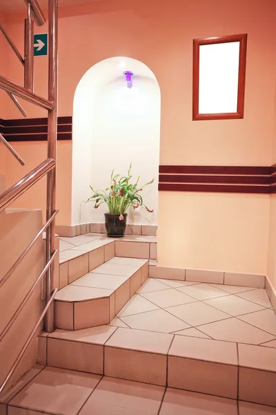 Treppenhaus einer Villa — Stockfoto