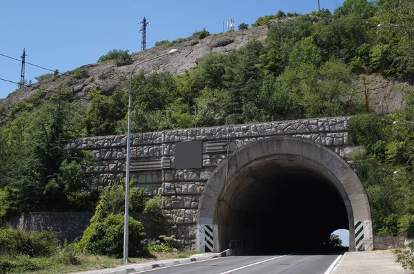 Túnel camino de montaña —  Fotos de Stock