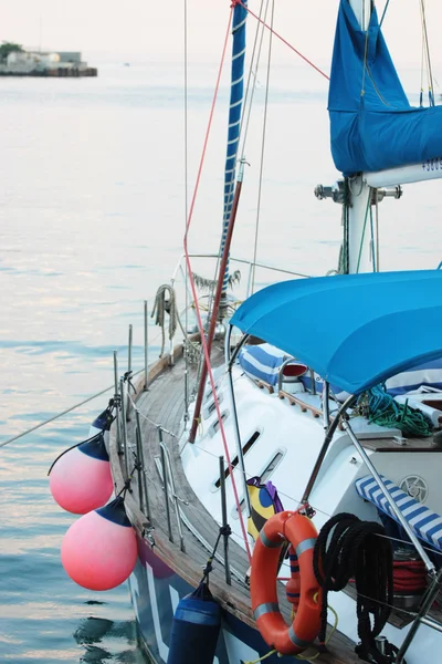 Tackle auf einem Segelboot — Stockfoto