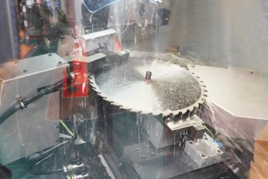 soğutma suyu ile dairesel testere