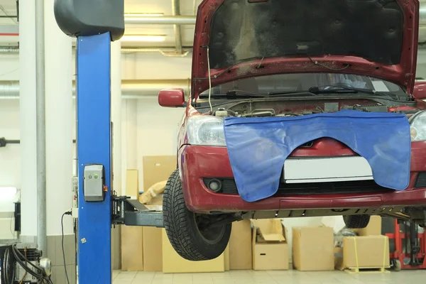 Un garaje de reparación de coches — Foto de Stock