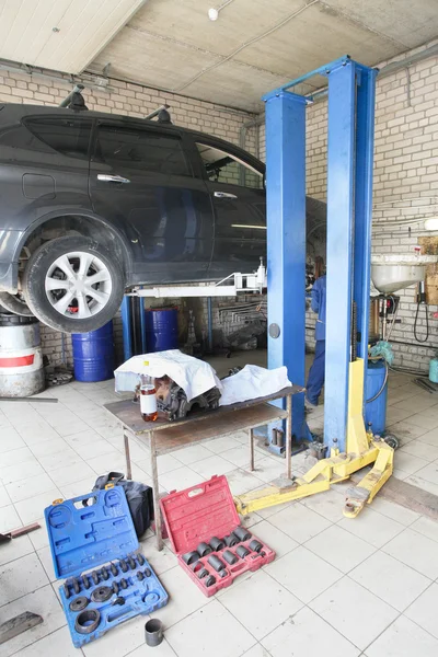 Un garaje de reparación de coches — Foto de Stock