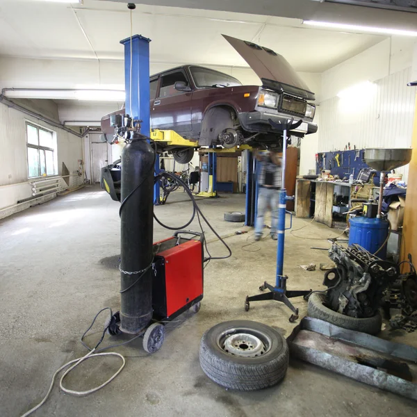 Un garage di riparazione auto — Foto Stock